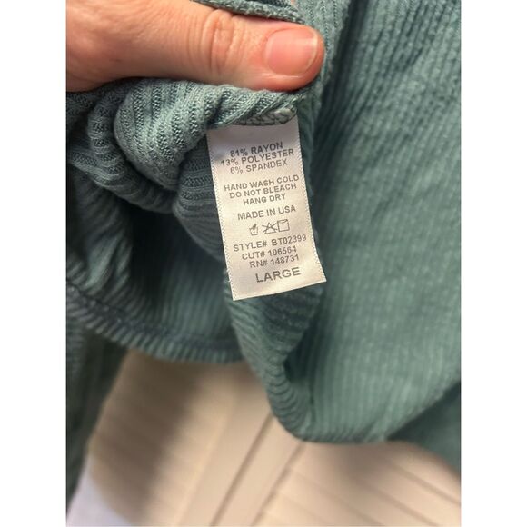 Blue Blush Teal Cropped Ribbed Turtleneck Sweater, Size Large - Picture 8 of 8